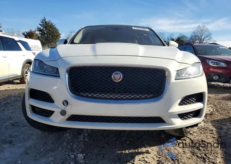 2018 Jaguar F-Pace Premium из США, поврежденный, VIN SADCJ2GX4JA237096